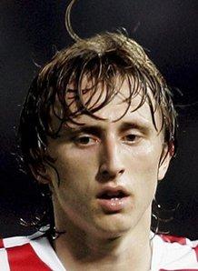 半场战报：萨索洛1-1比萨，马蒂奇建功，恩佐拉点射