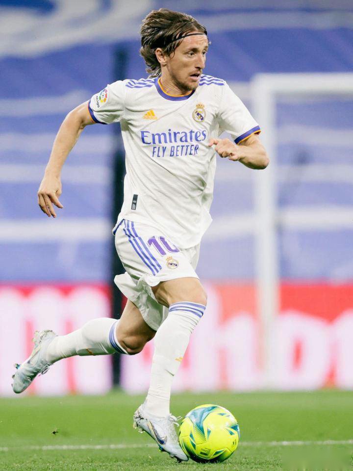 足球世界杯亚洲区预选赛关键球员表现突出