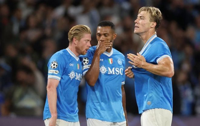 官方：德利赫特力压B费和阿马德，当选曼联11月最佳球员